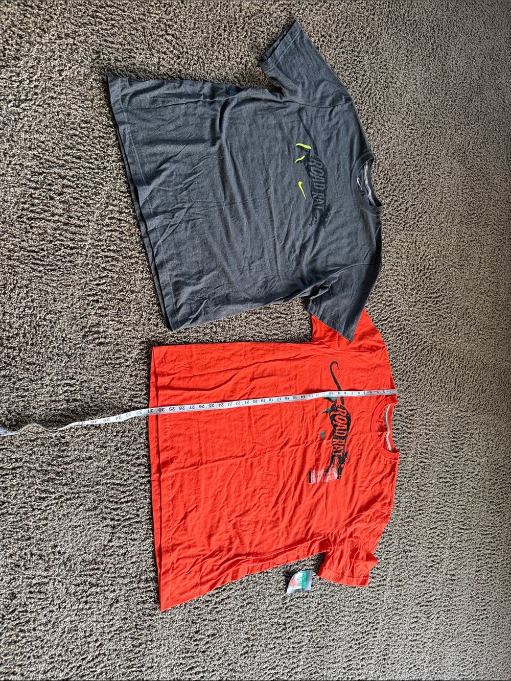 Nike Men’s Gray and Red Short Sleeve Graphic Tees